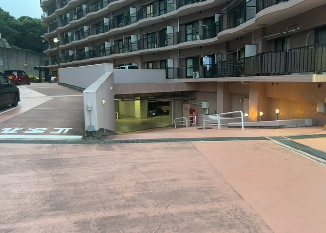 マンションの駐輪場は、事前に空きがあるか確認を取ると安心です。せっかく入居したのに駐輪スペースがない！なんてことになったら大変ですよね。そこで、内見時や購入前にはまず事前に確認しておくと良いでしょう。