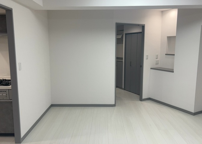 直線タイプはLとDKを一直線に並べた形で対面キッチンのタイプです。一般的なのでよく見かけるかもしれません。直線タイプに似た直接アイランドタイプは、キッチンとダイニングの間に壁がない分広く感じられます。