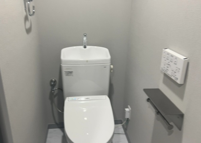 トイレは大きさや形、機能、抗菌性などが異なる多種多彩なタイプが各メーカーから出ています。それぞれに良さがあるため、事前にどういったタイプのトイレがいいのかをご家庭内で決めて、内見に行くといいでしょう。