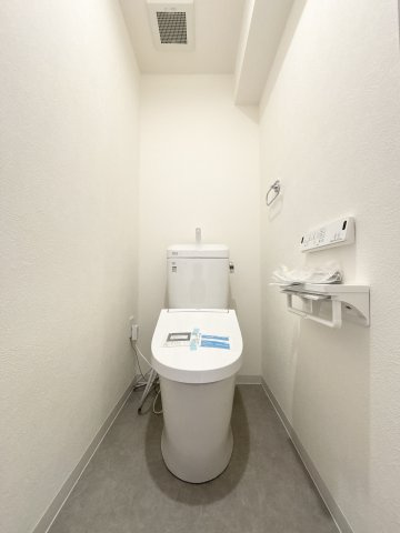 トイレです。　あると嬉しいウォシュレット付きです♪