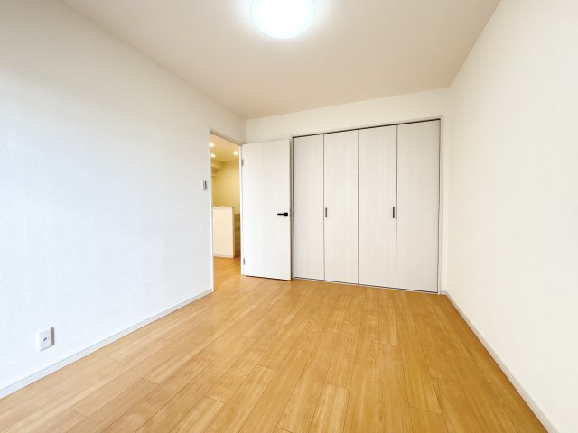南側洋室の別角度です。　