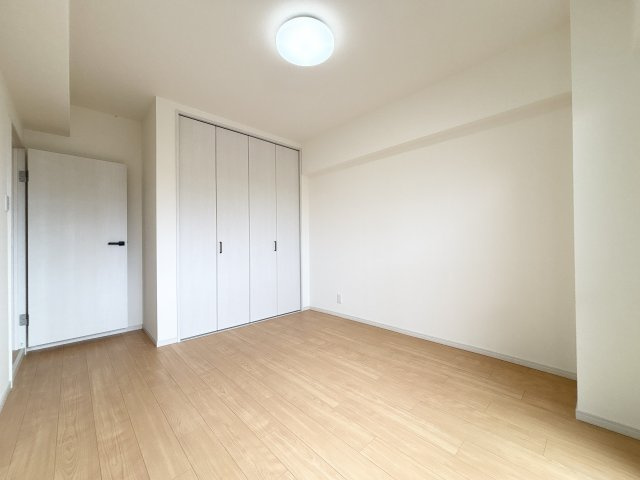 北西側洋室の別角度です。　