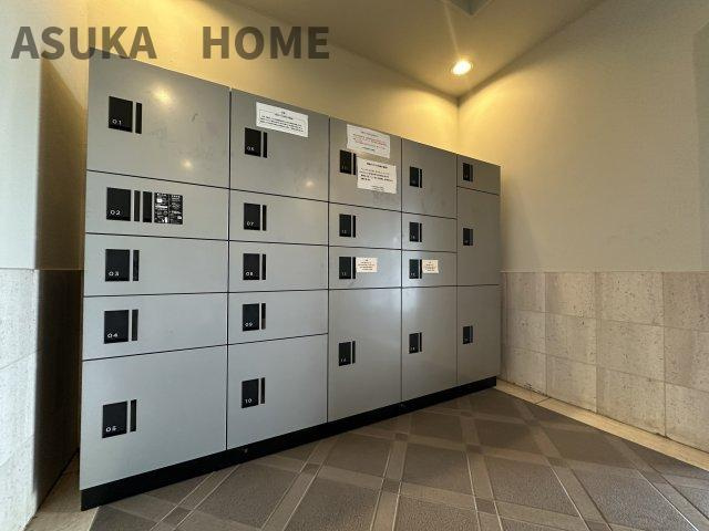 不在時にもあると大変便利な宅配ボックスを完備。