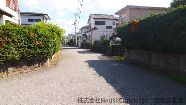 静かな前面道路が守る、穏やかな暮らし