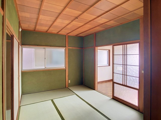 2階6帖和室です。　　