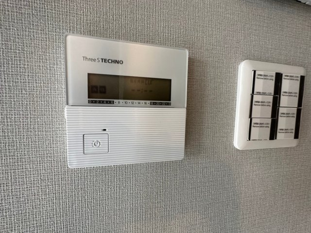 冬場でも足元から温まる床暖房を完備！