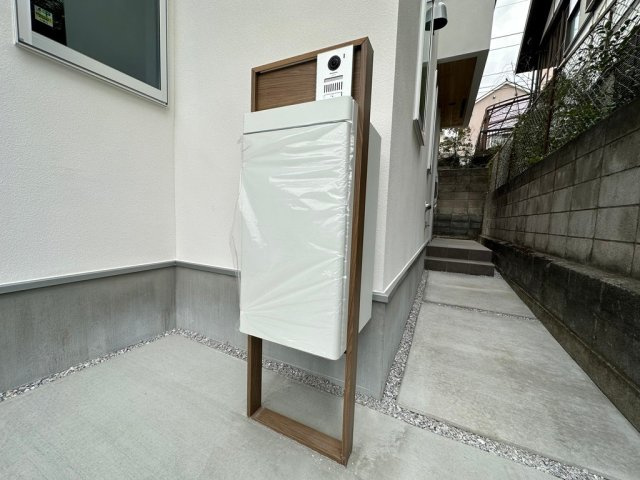 不在の時でも便利な宅配BOXを設置しております！