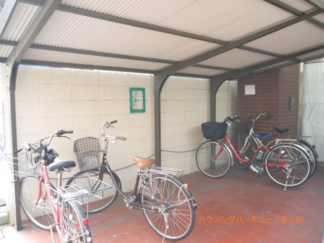 屋根付きの駐輪場となっていますので、雨の日でも大切な自転車が濡れずに済みます。