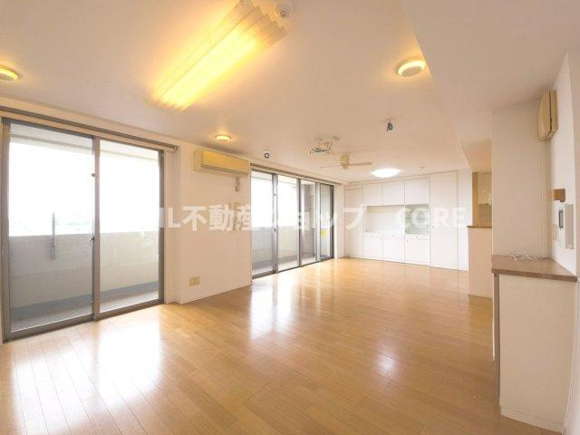 天気の良い日は是非窓を開けて風通しの良さもご体感下さい。明るいＬＤＫがご家族団欒の時を包みます。