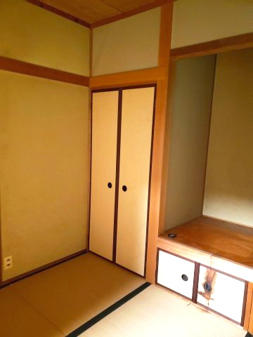 1階和室：床の間・押入付きです