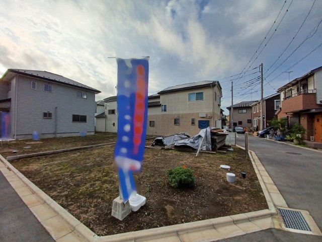隣家の土地はどうなっているのか、生活利便施設が近くにあるのか、学校まで近いかなど、お客様のライフスタイルにあわせたイメージが重要です。また、近くにあると困る施設が近くにないかも確認するといいでしょう。