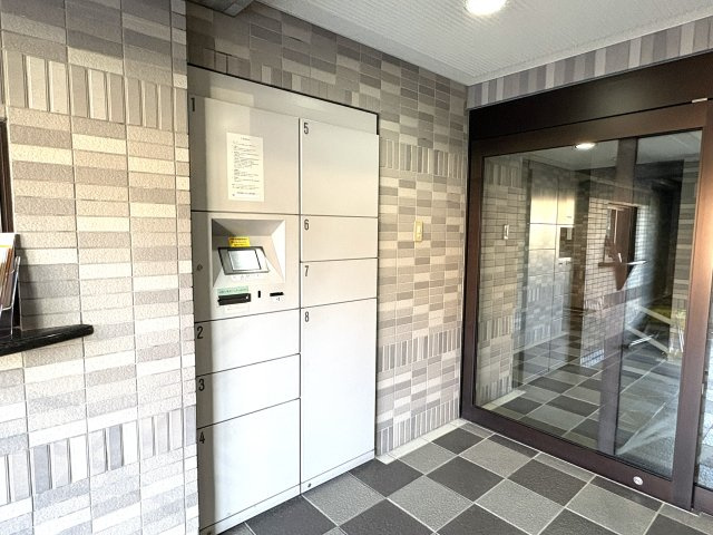 宅配ボックス付きマンションになります♪不在時のお荷物受け取りにご活用ください♪