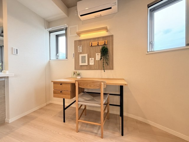 リビングは明るく広々、家族の時間を大事にする住まい　　