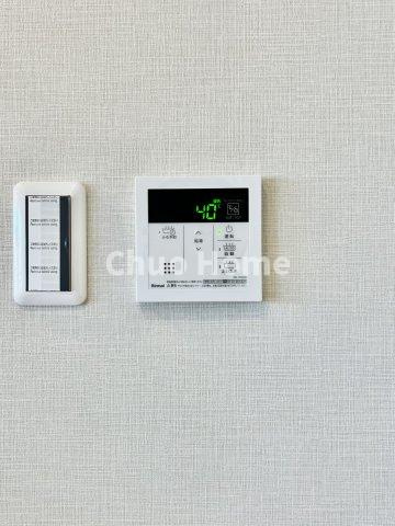【給湯リモコン】外での一日を忘れさせてくれるオートバス機能でお好みの湯量・温度に調整された浴槽。