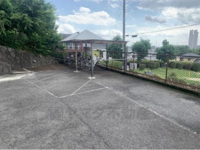 駐輪場があるので、移動の幅が広がります。