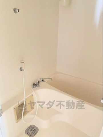 ゆったり足が伸ばせるので、毎日の疲れを癒やすバスタイムを実現。