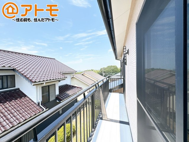 やっぱり助かる広々バルコニー♪お布団や洗濯物を干せるのはもちろん、広々としたバルコニーで少しでも家事を楽ちんに！