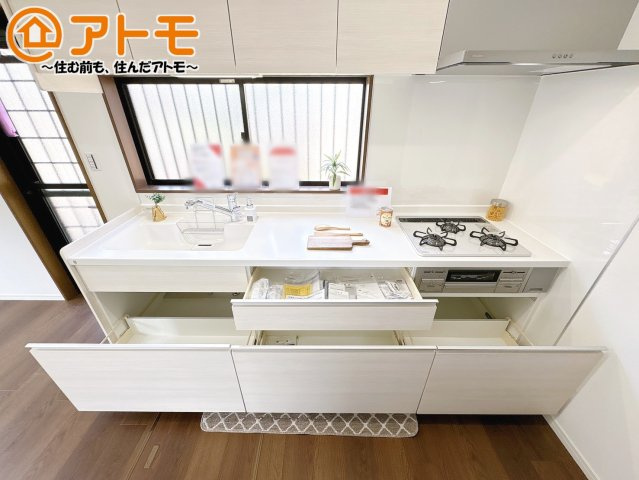 設備充実♪お手入れらくらく♪収納豊富♪使い勝手の良いキッチンです！