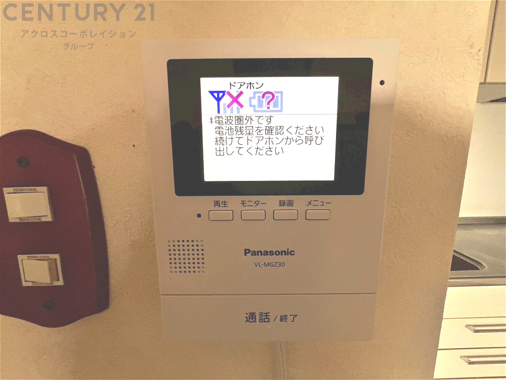 訪問者が来たときにテレビ画面で確認できるため、安心してドアを開けられます。録画機能があるものもあり、留守中に来訪者を記録しておくことができます。利便性が高く、セキュリティ面でも安心です。