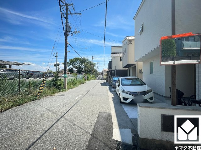 「阪急オアシス甲陽園店」まで徒歩5分、「いかりスーパーマーケット甲陽園店」まで徒歩6分、「ファミリーマート甲陽園駅前店」まで徒歩7分など、お買い物施設が徒歩圏内に複数あり便利な住環境です。