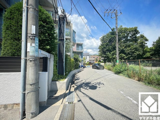 「西宮市立甲陽園小学校」まで徒歩10分。低学年のお子様の通学にも無理のない距離です。