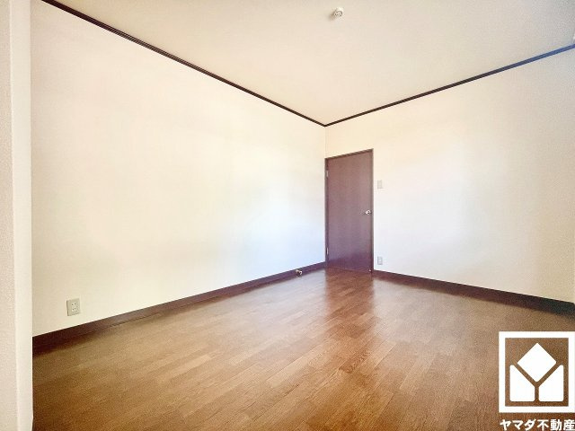 約6帖の北側洋室です。全居室6帖以上のゆとりある居住空間?で、広々お使いいただけます。