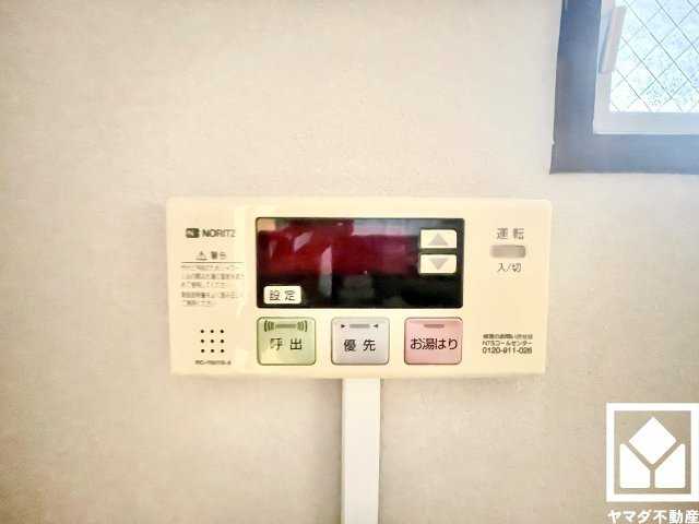 お湯はりスイッチを押し、給湯栓を開けてお湯はりをすると、設定した湯量でお湯が自動的に止まるオートストップ機能付き。（給湯栓は開いたままなので、必ず閉めてください）