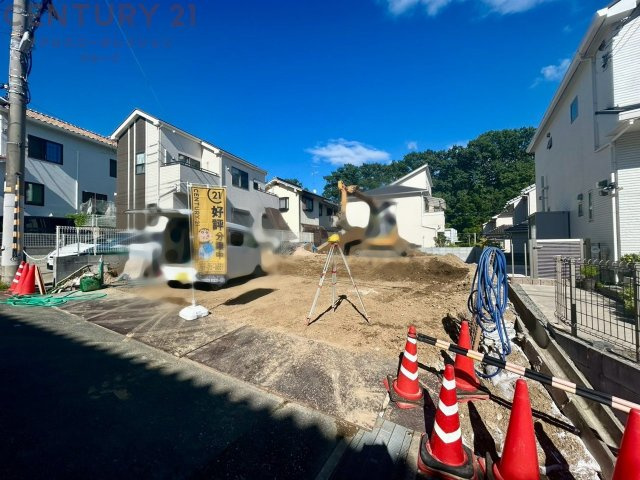 阪急宝塚本線「売布神社」駅徒歩10分と駅から近く、通勤や通学に便利です。