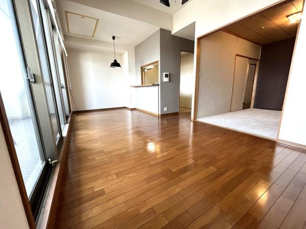 【アクアパークシティ岸和田南２番館　中古マンションの居間】