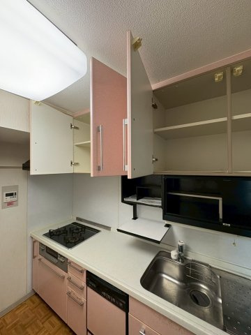 キッチン上部の収納スペース