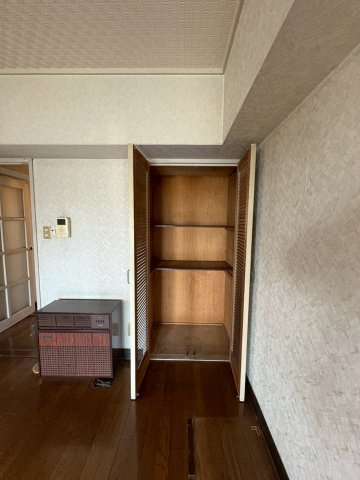 リビングの収納は食器や食品収納などにも便利です