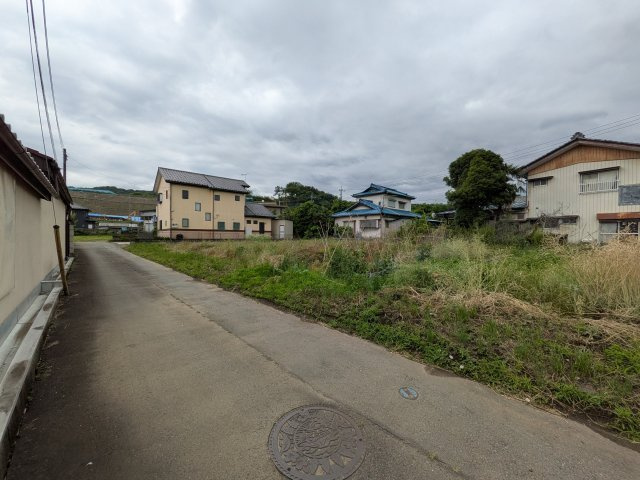 接道二方向です。国道406号線と通行量が少ない静かな道路にも面しています！