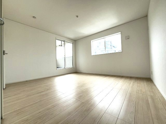 現地写真。2階主寝室です。
