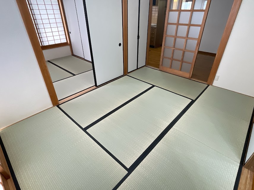 続き間となっているので、広々と使えます！