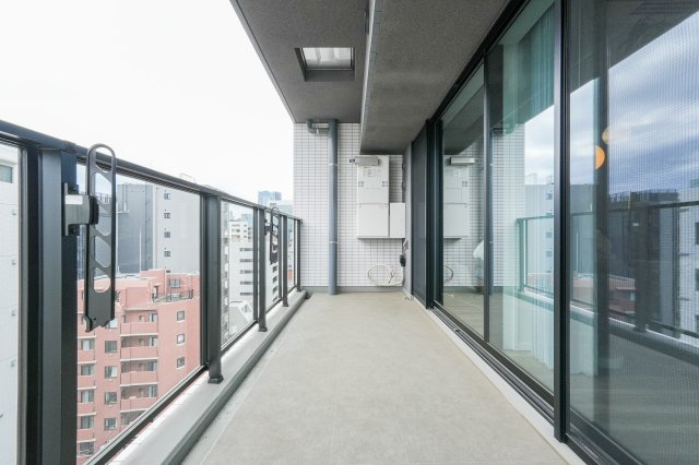 ワイドスパン設計のためバルコニーも奥行きのある空間が広がります。
