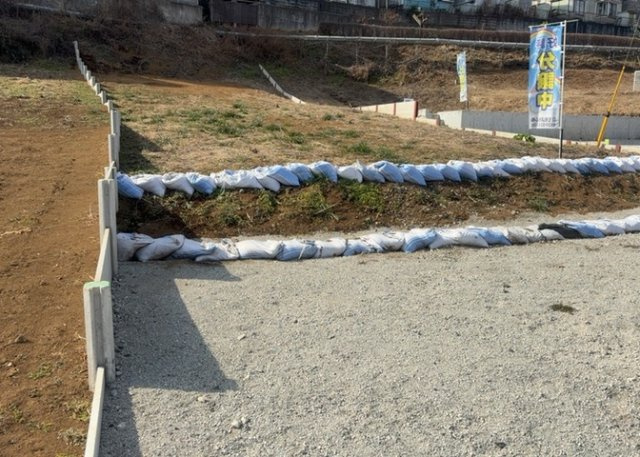 家を建てる前提で土地を探している場合、地盤の丈夫さは譲れない条件の一つです。地盤が脆弱だと追加工事が必要となります。また、過去に地盤沈下や液状化現象を起こした土地は、できるだけ避けた方がいいでしょう。