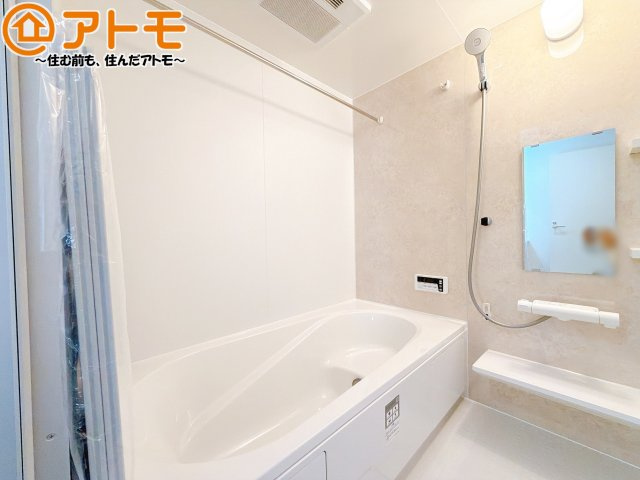 浴室は落ち着いた色のパネルでゆったりと過ごせる空間です。お風呂で一日の疲れを癒しましょう♪
