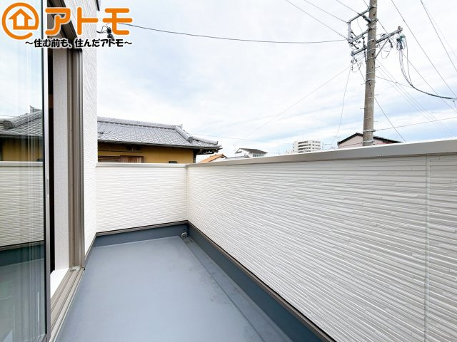 陽当りの良いバルコニーはお洗濯物はもちろんお布団もふかふかになります♪