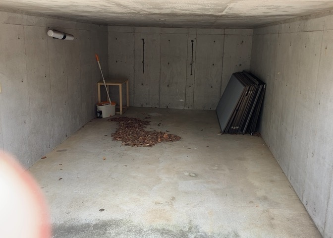 駐車場と明記されていても、最小スペースでつくられた駐車場だと大型車は駐車できなかったり、出入りしにくくなったりする可能性があります。お車のサイズと購入したい物件の駐車場のサイズを現地で確認しましょう。