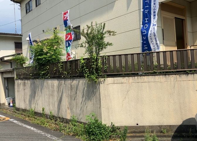 お持ちの車種によっては前面道路が広い方が便利でしょう。しかし、前面道路が広ければその分交通量が多くなるため、騒音などが気になる場合があります。実際に現地を見学し、周辺交通量や騒音などを確認しましょう！