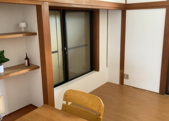 ダイニングは、食事や家族の団らんスペースとしてだけではなく、ほかの用途としても使用することができます。ダイニングテーブルを置き、食事のためのスペースを作ることでリビングとの差別化を図ることができます。