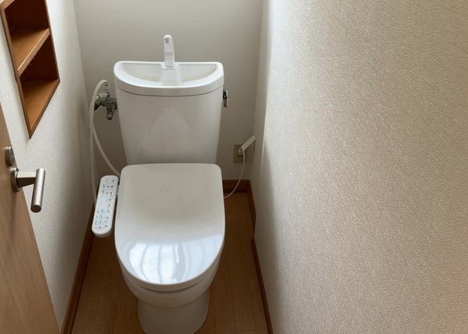 トイレは大きさや形、機能、抗菌性などが異なる多種多彩なタイプが各メーカーから出ています。それぞれに良さがあるため、事前にどういったタイプのトイレがいいのかをご家庭内で決めて、内見に行くといいでしょう。