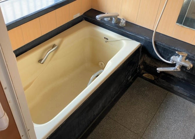 入浴時の快適さも大事なことですが、綺麗な状態を維持できなければ気持ちよく入浴できません。毎日の掃除が楽という点は大事なポイントになります！カビが生えにくく掃除がしやすい、壁や浴槽を選ぶといいでしょう。