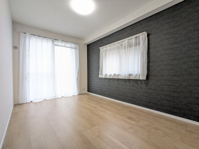 各洋室にはアクセントクロスを採用されおしゃれな空間に♪