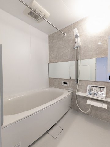 パナソニック製、1418サイズのゆったりとした浴室は癒やしの空間♪　追い焚き機能、浴室暖房乾燥機などの設備も充実しています♪