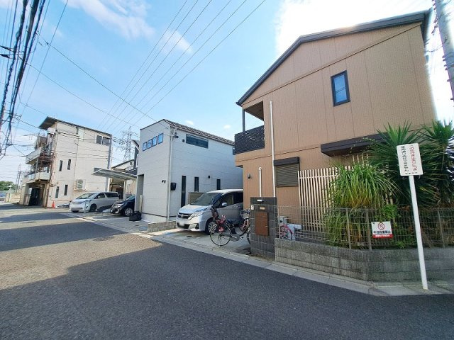 徒歩10分圏内に公園が複数あり、子育てファミリーにも適した環境です。