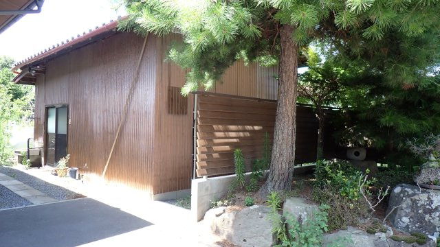 母屋の裏側です