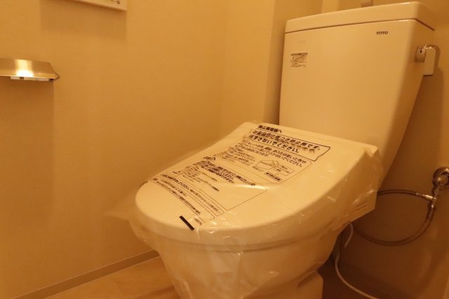 【トイレ】清潔感漂うトイレです！温水洗浄便座で365日快適☆