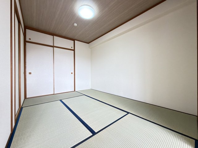 〇リビングの続き間として設けた和室。客間やお子様の遊ぶ空間としてご利用いただけます