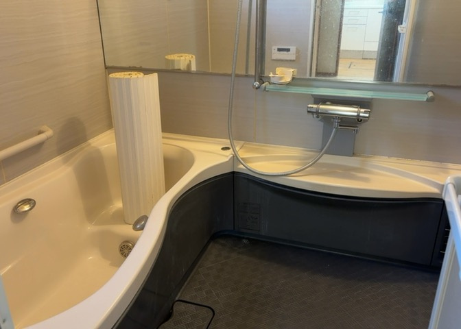 入浴時の快適さも大事なことですが、綺麗な状態を維持できなければ気持ちよく入浴できません。毎日の掃除が楽という点は大事なポイントになります！カビが生えにくく掃除がしやすい、壁や浴槽を選ぶといいでしょう。